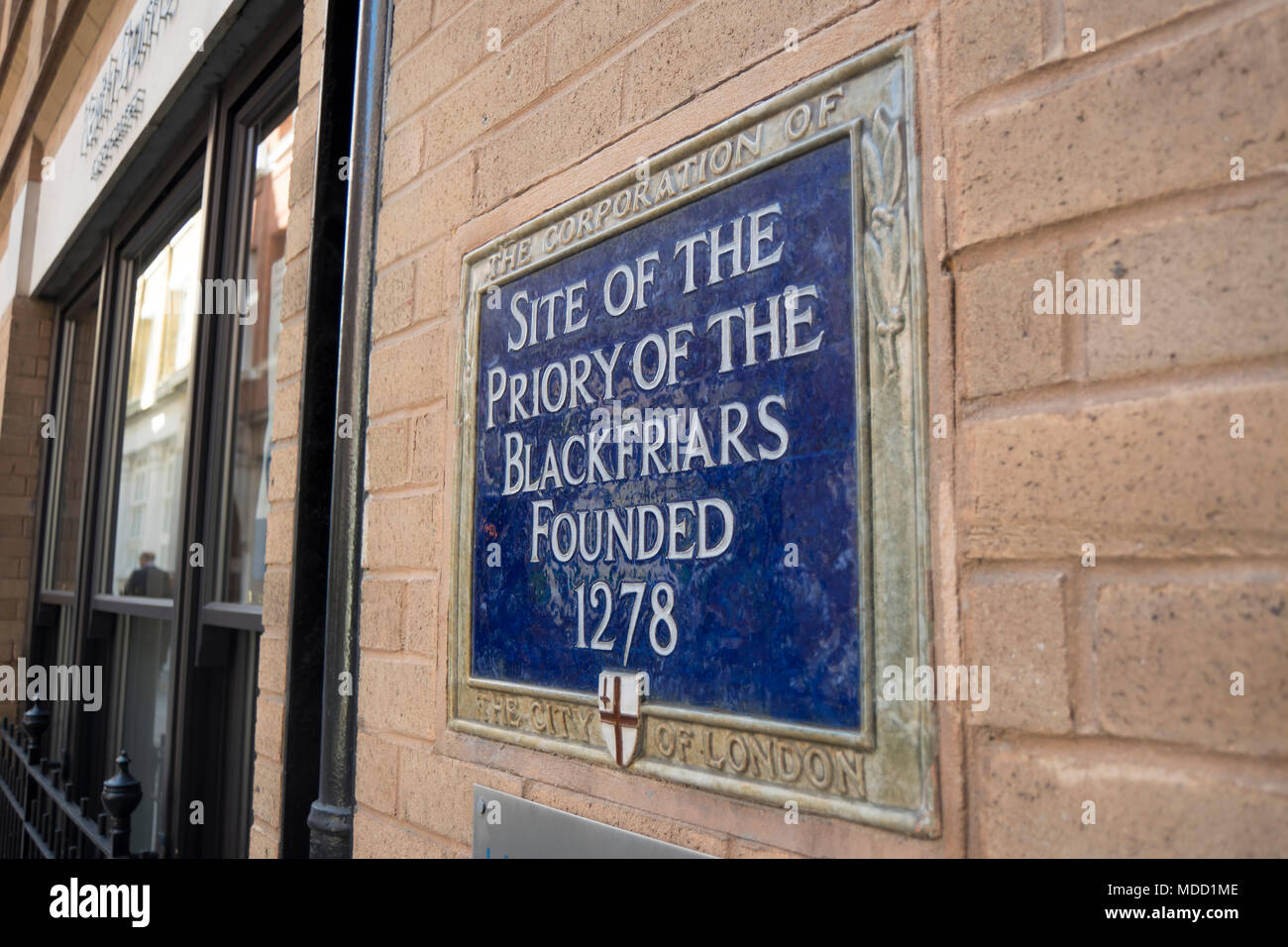Ville de London blue plaque marquant l'emplacement du prieuré de la 1278 blackfriars, Londres, Angleterre Banque D'Images