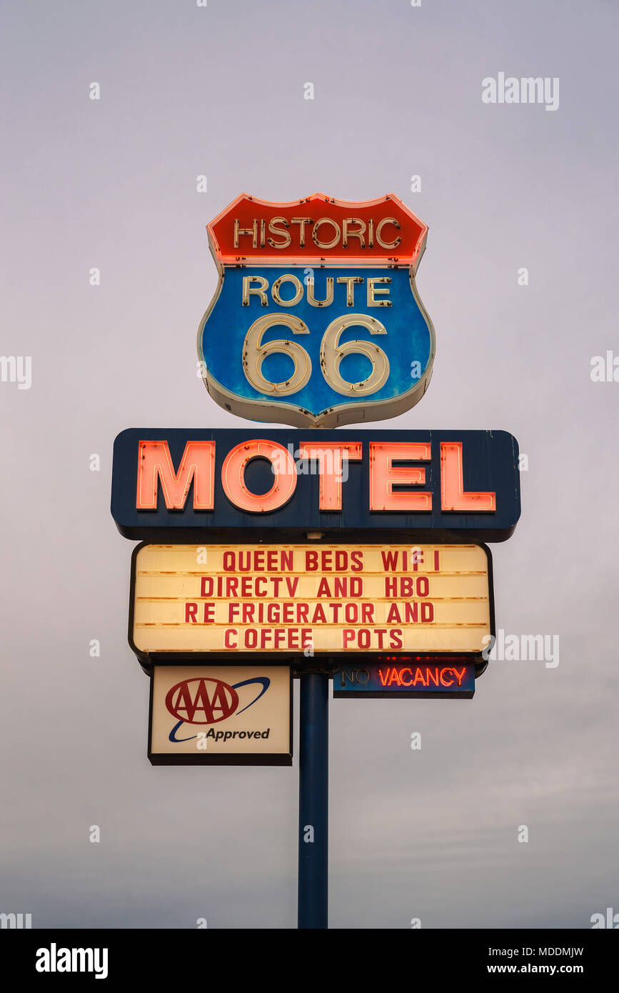 Neon motel sign on historic Route 66 Banque D'Images