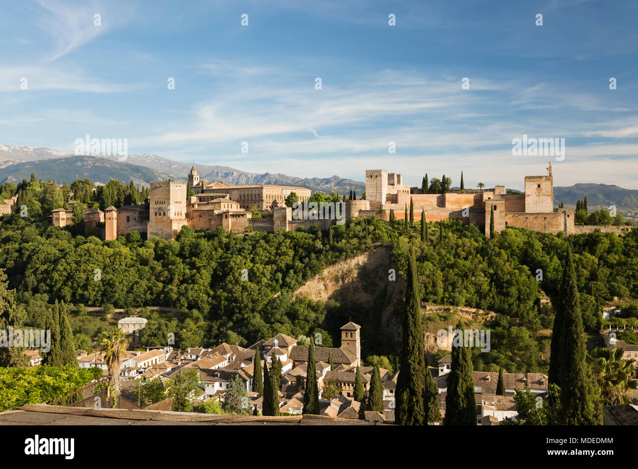 L'Alhambra et la Sierra Nevada de mirador de San Nicolas, Grenade, Andalousie, Espagne, Europe Banque D'Images