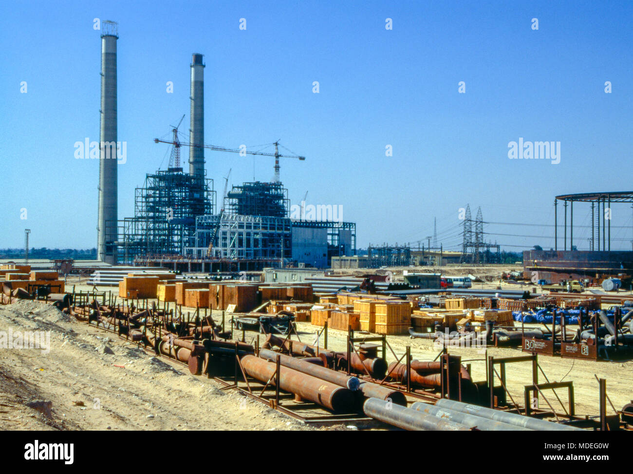 Le Caire, Égypte - La construction de la centrale électrique de Qureimat au sud du Caire powered by General Electric turbines pour centrales électriques. Banque D'Images