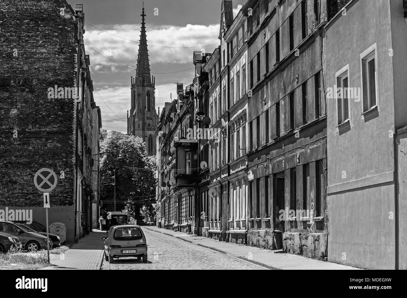 L'église Sainte Marie d'un côté Ruelle de Katowice, Silésie, Katowice, Pologne. Banque D'Images