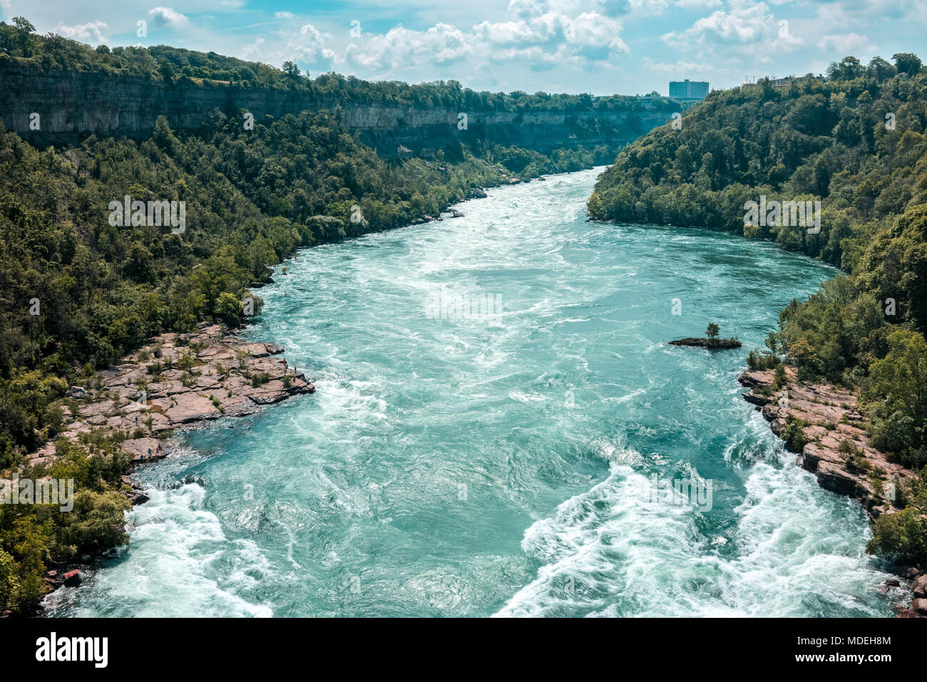 Vue sur la rivière de montagne. L'été de l'Ontario, Canada Banque D'Images