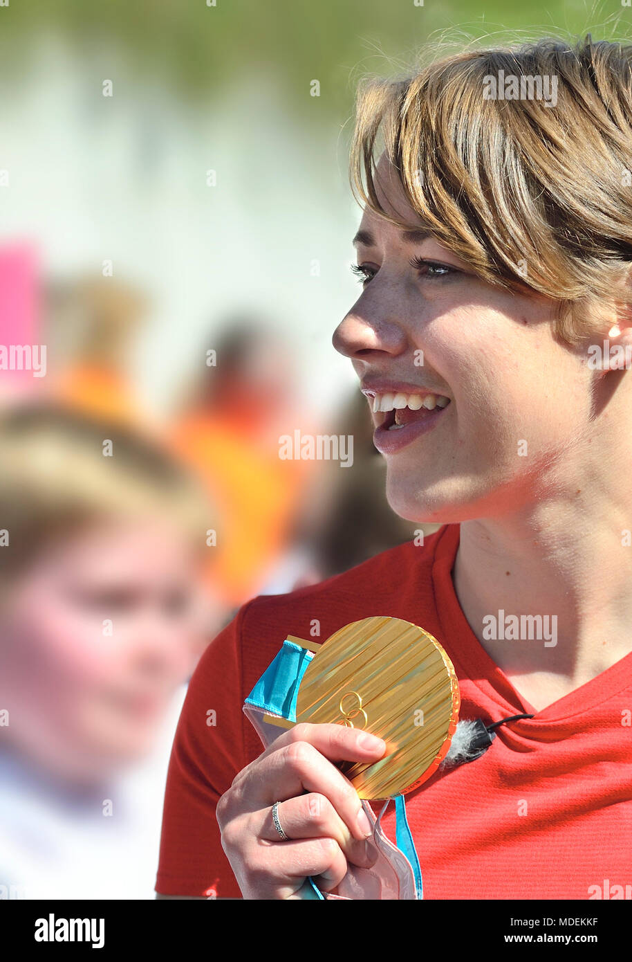 Lizzy Yarnold d'une visite guidée de la zone autour de Sevenoaks, dans le Kent, où elle a grandi, dans un cadre ouvert--top bus à impériale pour célébrer sa deuxième médaille d'or... Banque D'Images