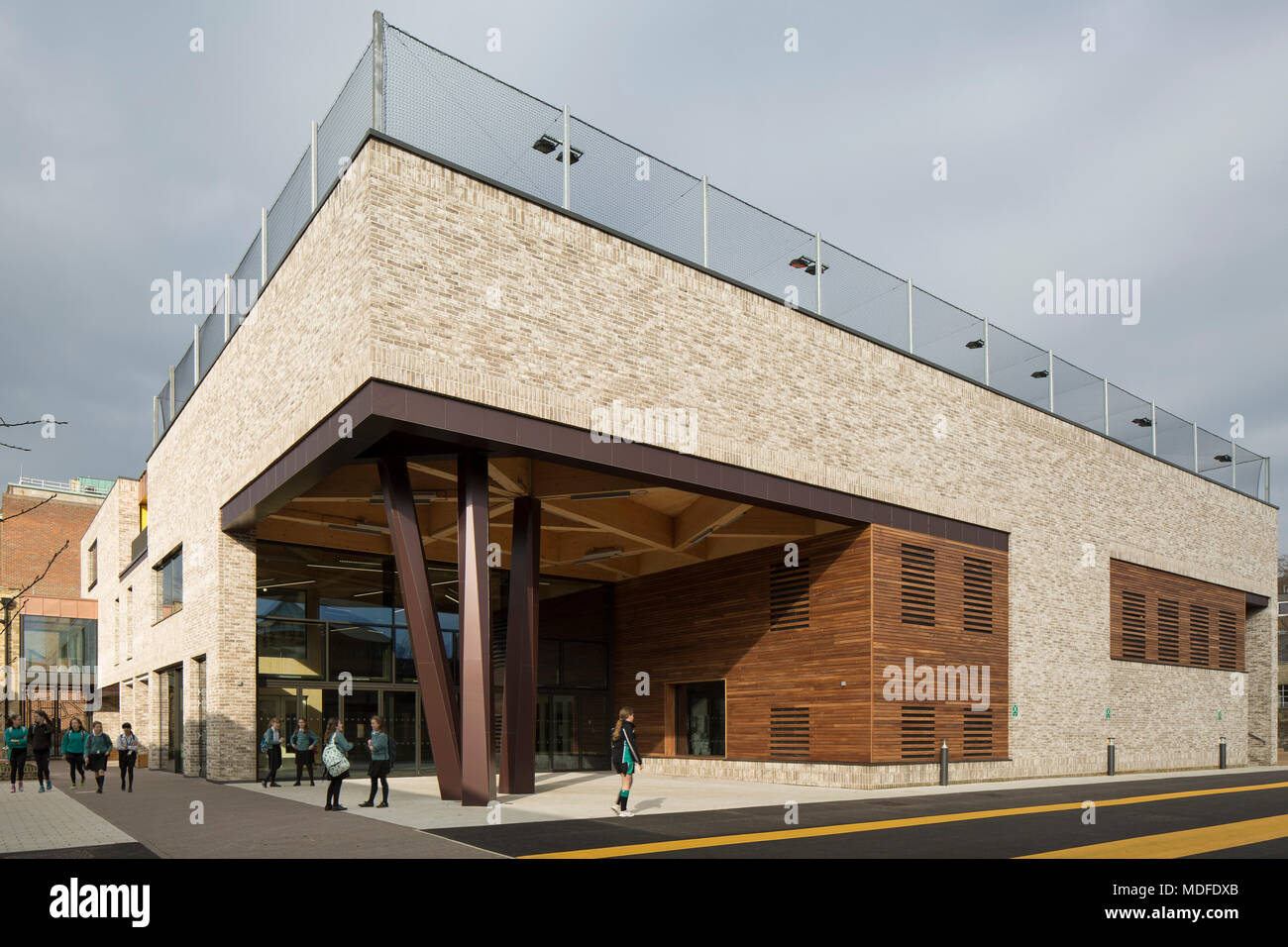 Vue extérieure du bâtiment couvert. Stephen perse et d'apprentissage de la Fondation des Sports, Cambridge, Royaume-Uni. Architecte : Chadwick Cheveux Clarke un Banque D'Images