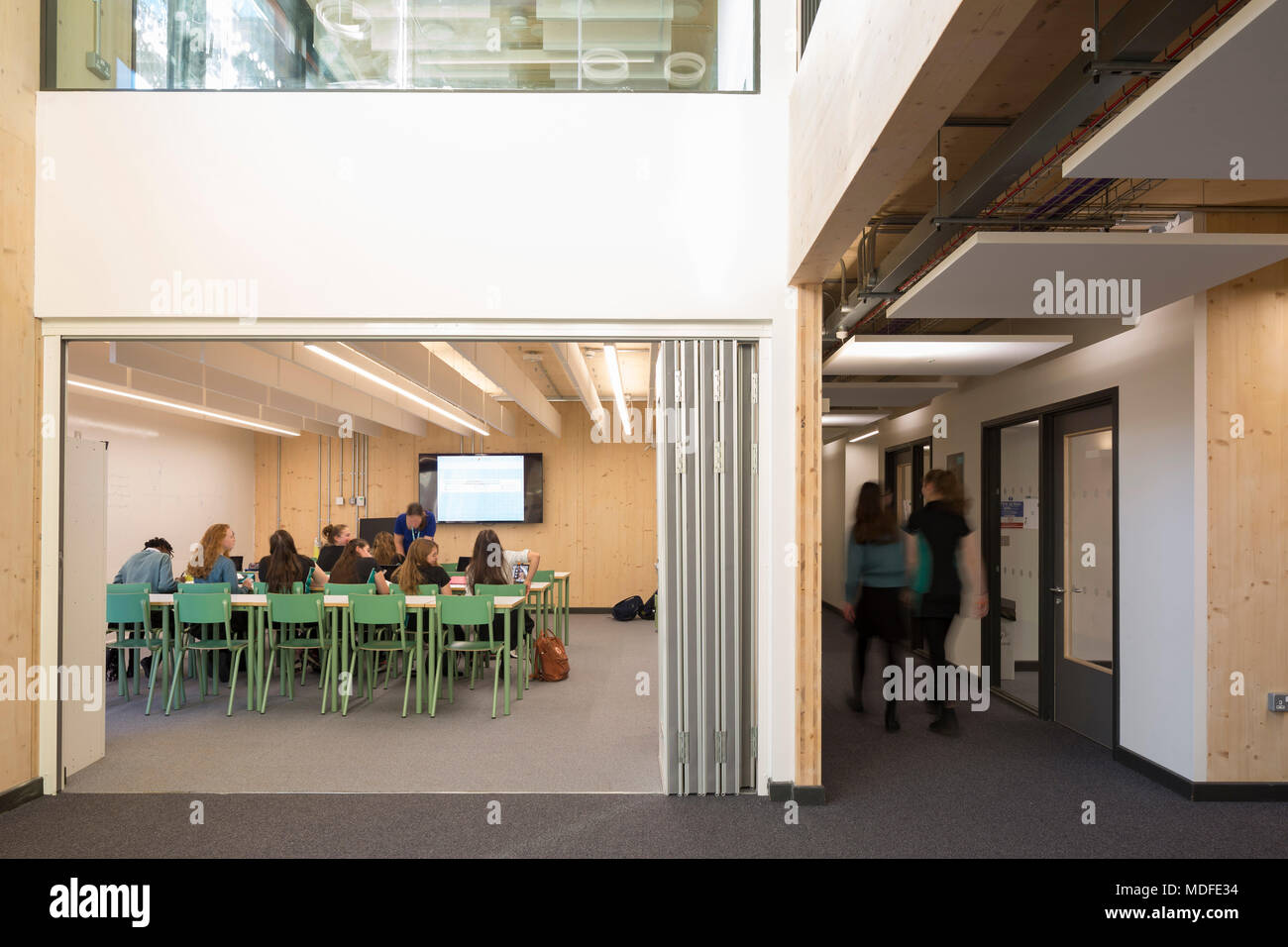 Vue du couloir et en classe. Stephen perse et d'apprentissage de la Fondation des Sports, Cambridge, Royaume-Uni. Architecte : Chadwick Cheveux Clark Banque D'Images