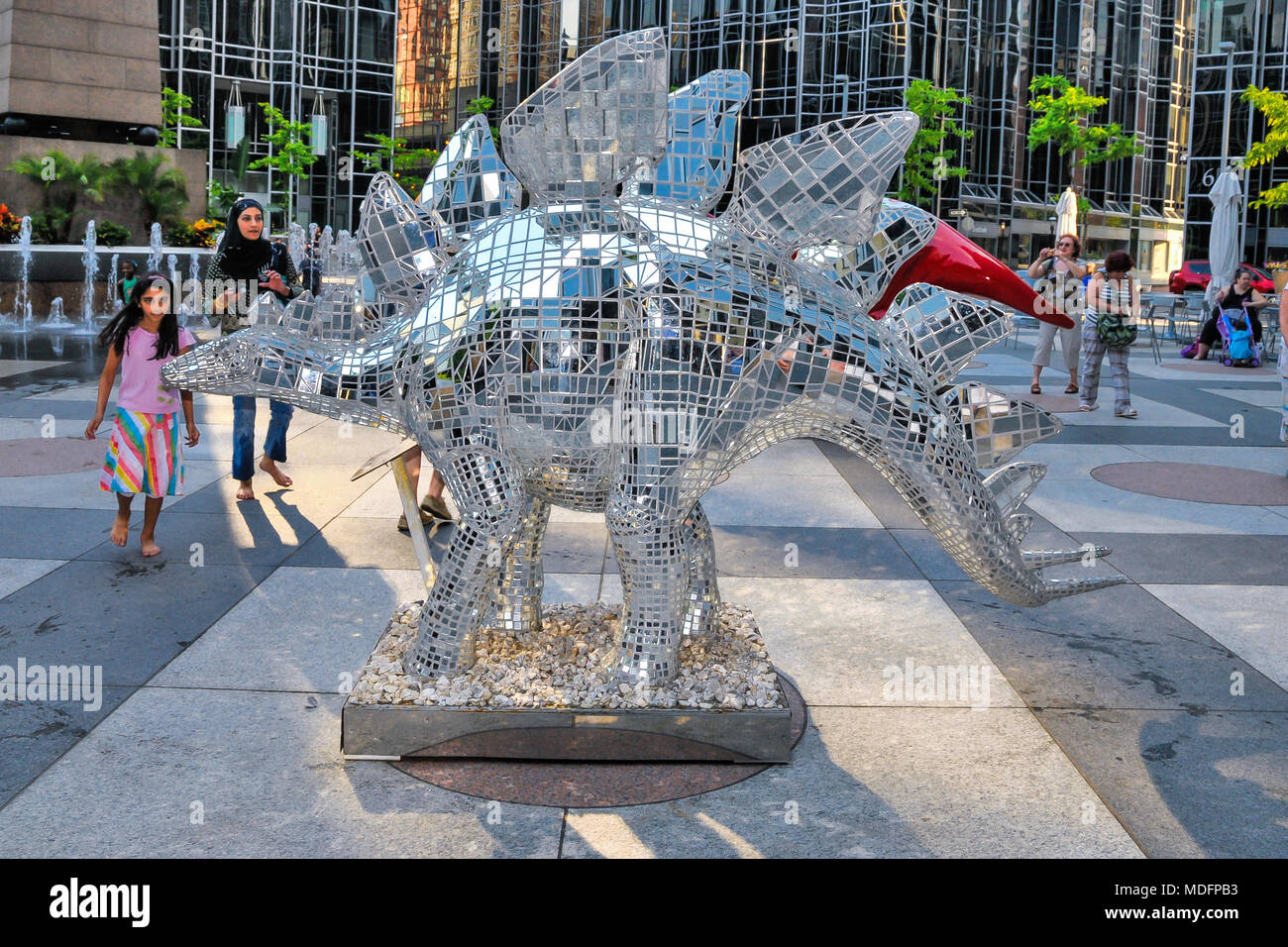 Sculpture de dinosaure, le centre-ville de Pittsburgh, Pennsylvanie, USA Banque D'Images