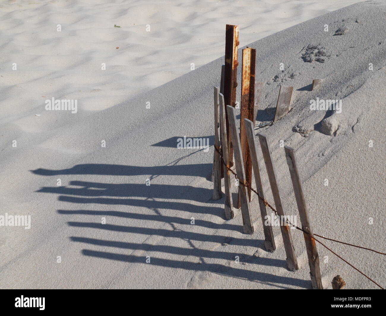 Le sable et les ombres sur la côte du New Jersey au comté d'Ocean. Banque D'Images
