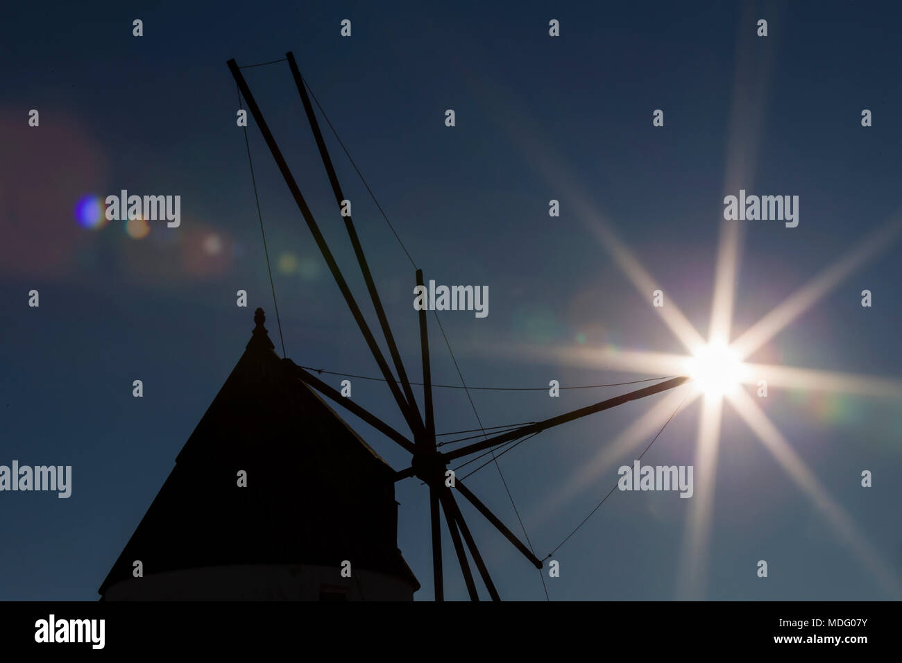 San Pedro del Pinatar, Région de Murcie, Espagne. Moulin à côté de la saline dans la Mar Menor © ABEL F. ROS/Alamy Stock Banque D'Images
