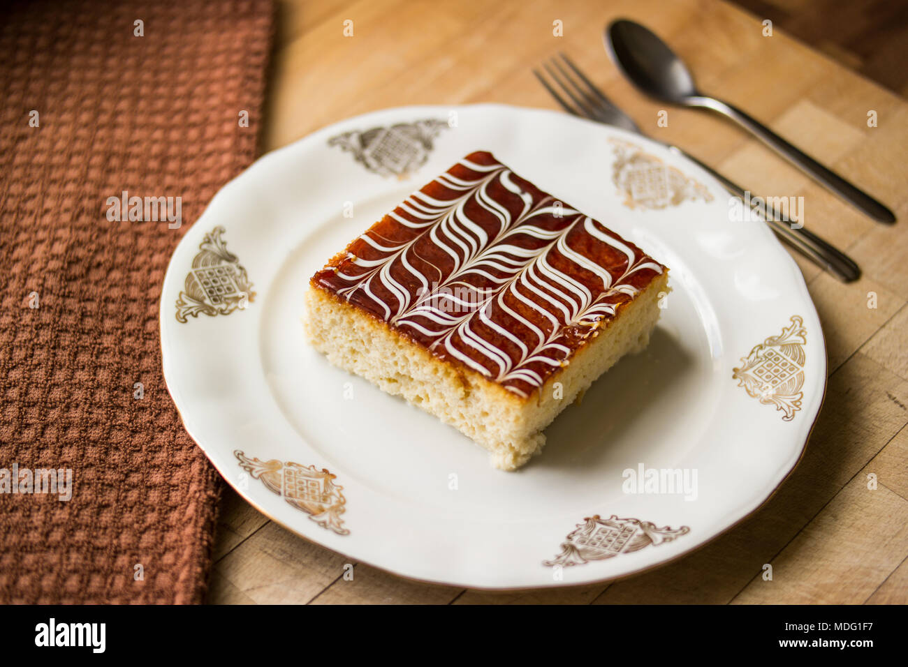 Dessert Gâteau éponge Trilece des Balkans Pudding à base de lait avec trois Banque D'Images