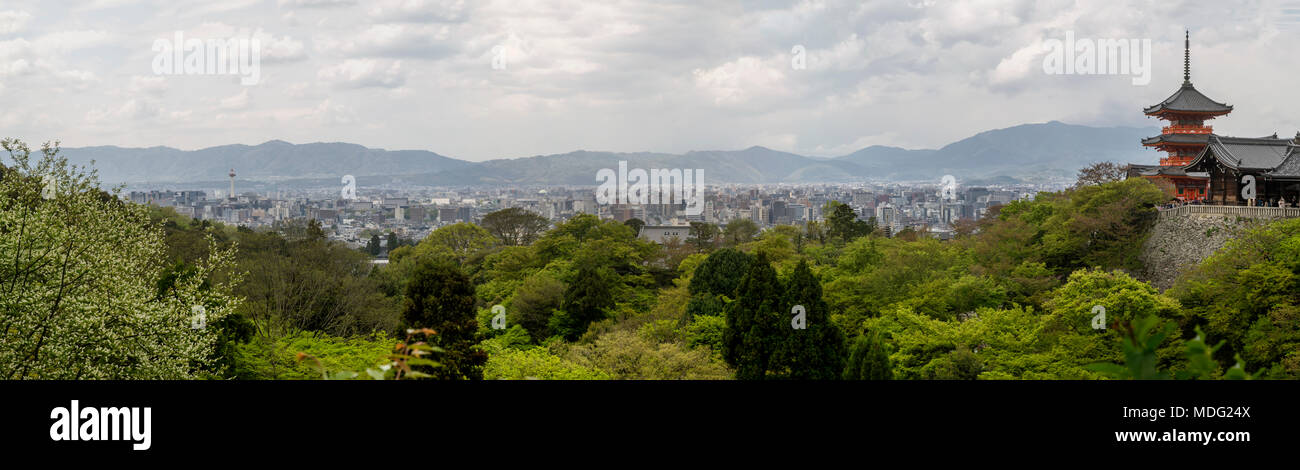 Belle vue panoramique sur Kyoto du temple Kiyomizu-dera, Japon Banque D'Images