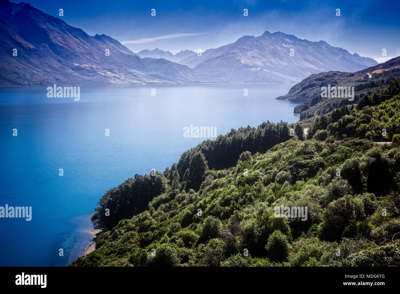 Le lac Wakatipu et la route de Glenorchy, île du Sud, Nouvelle-Zélande. Banque D'Images