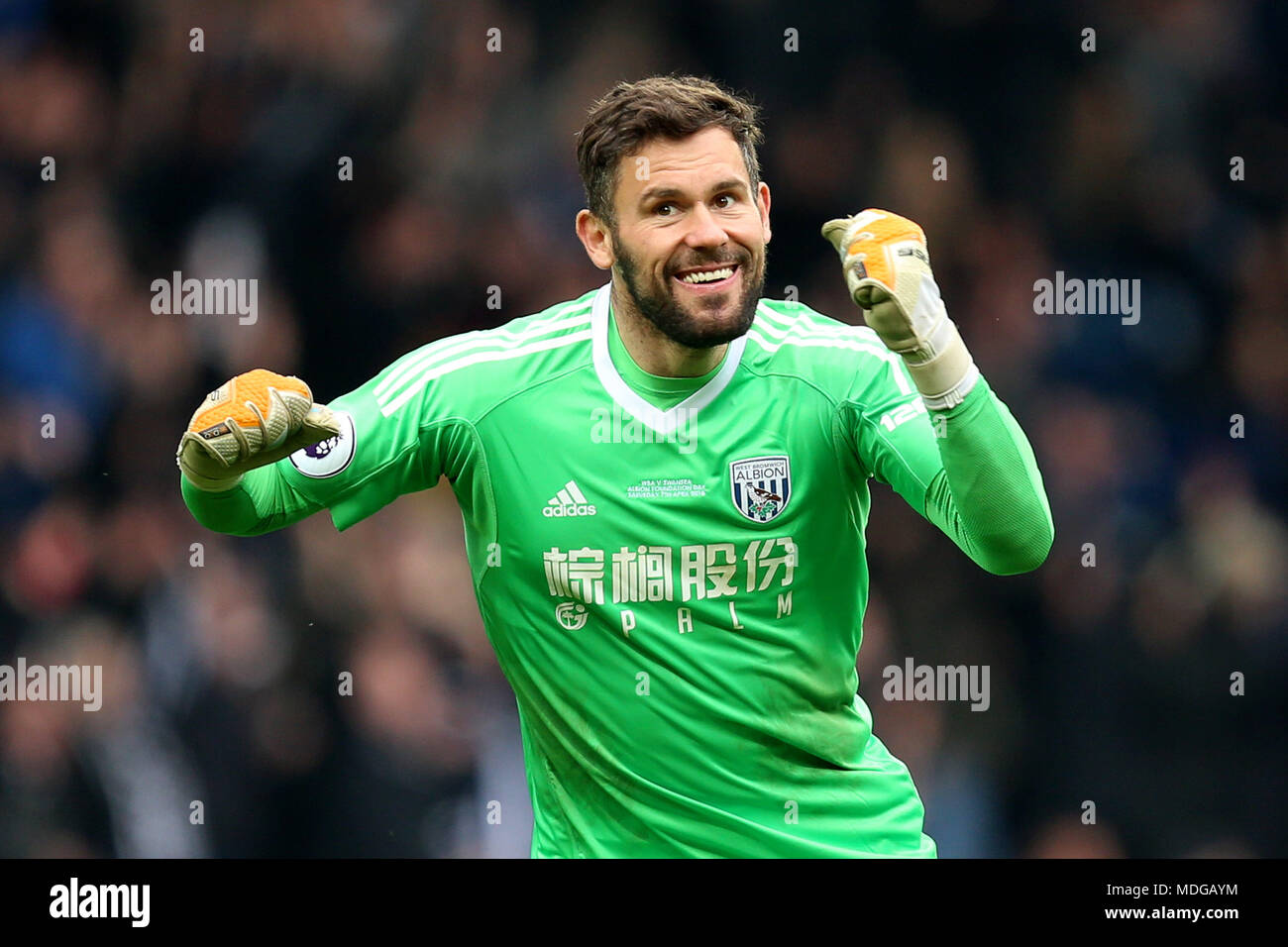 Ben Foster , le gardien de but de West Bromwich Albion célèbre après le premier but pour son côté (1-0). Premier League, West Bromwich Albion v Banque D'Images