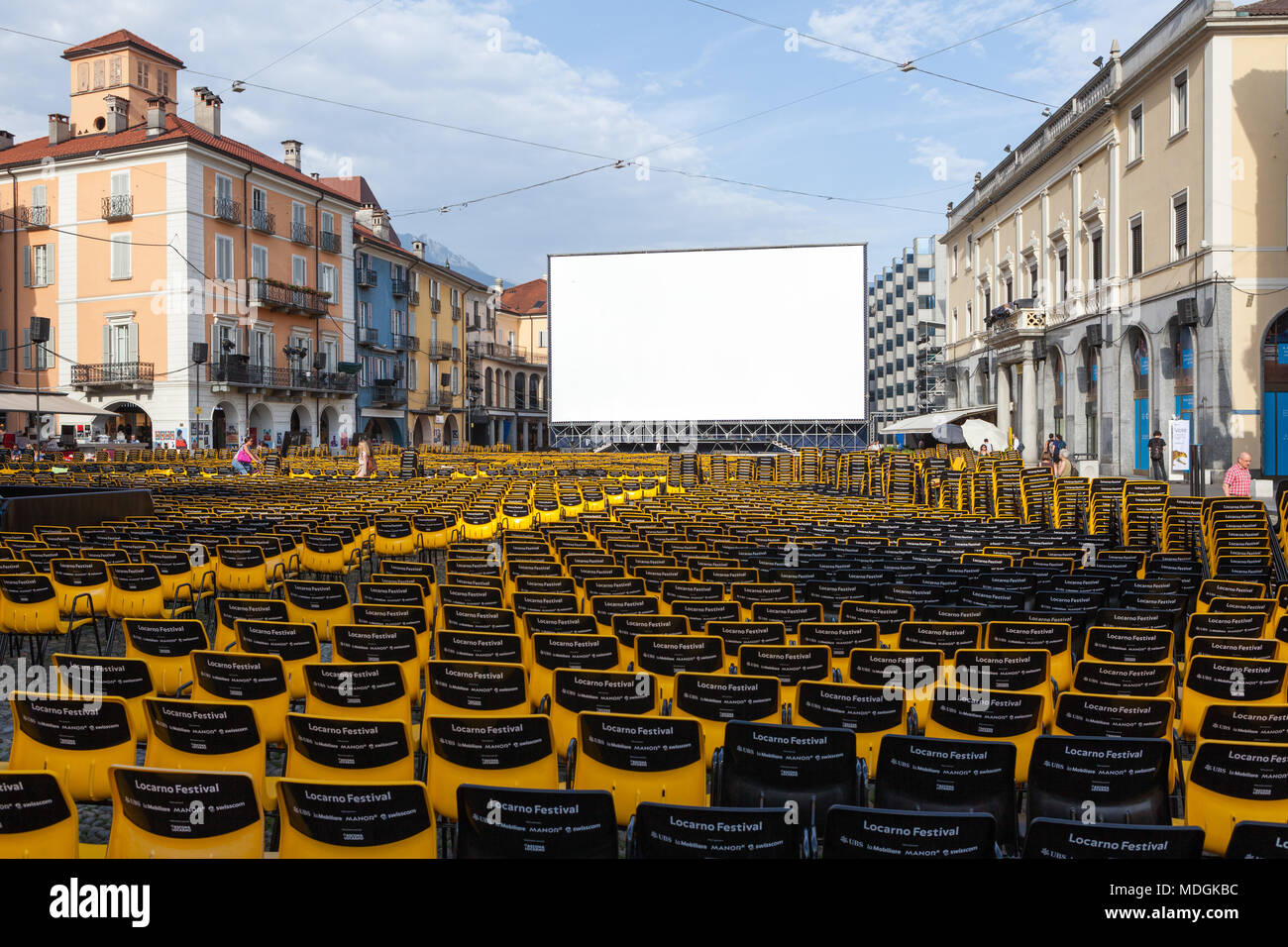 Piazza Grande (place principale) se transforme en un grand cinéma en plein air pendant le festival. Locarno, Suisse Banque D'Images