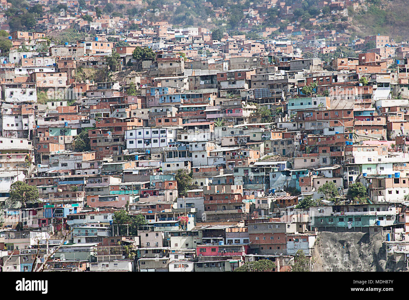 Bidonville, slum, construite le long de la colline, ville de Caracas, Caracas, Capital District, le Venezuela, l'Amérique du Sud Banque D'Images
