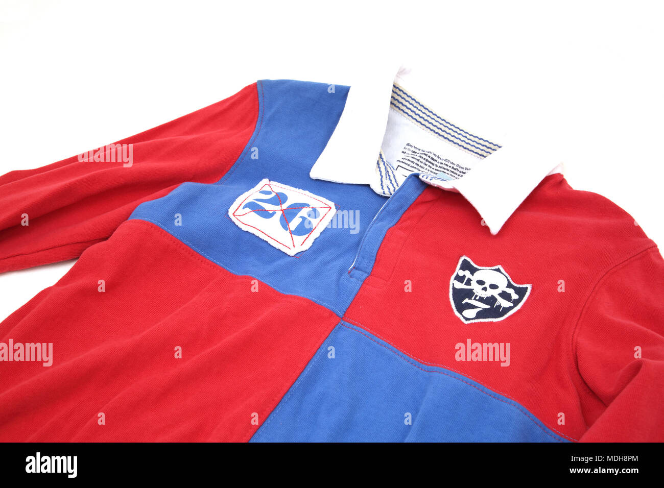 Rugby Shirt rouge et bleu Banque D'Images