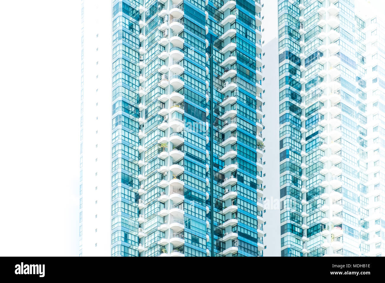 Gratte-ciel moderne d'extérieur de bâtiment - abstract concept immobilier Banque D'Images