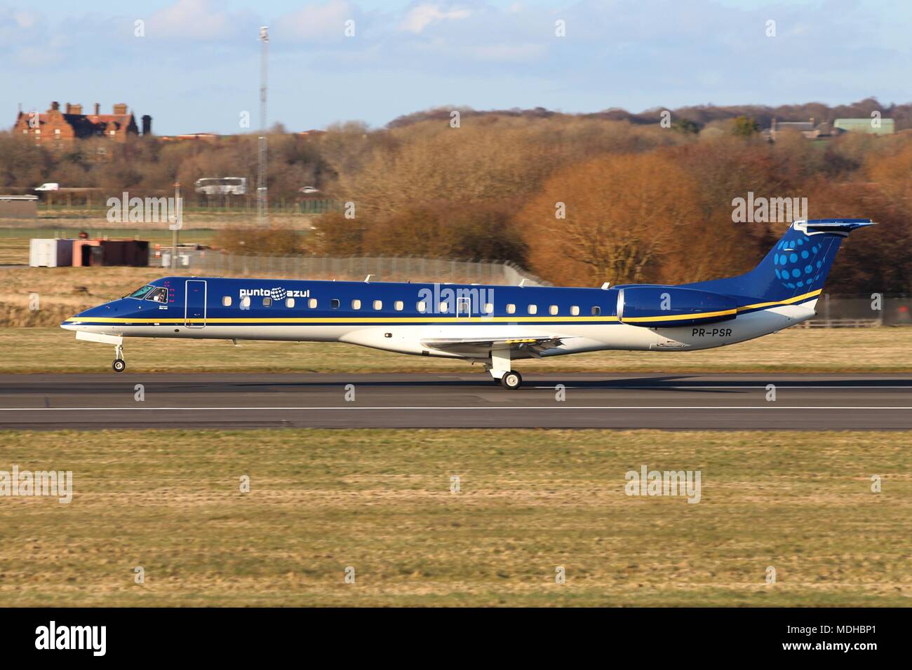 PR-PSR, un Embraer ERJ-145MP exploité par Punto Azul. à l'Aéroport International de Prestwick en Ayrshire, Ecosse. Banque D'Images