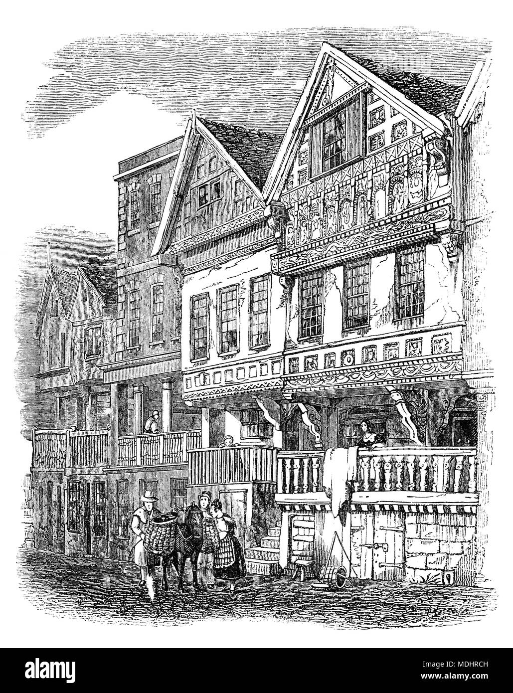 Certaines des belles et des maisons près de la Chester Rows Chester, en Angleterre. Ils se composent d'allées couvertes au premier étage derrière qui sont entrées de magasins et autres locaux. Au niveau de la rue est un autre ensemble de magasins et d'autres locaux, dont beaucoup sont entrés en descendant quelques marches. Les lignes, datant de l'ère médiévale sont trouvés dans chacune des quatre rues principales de la ville et ont d'abord été enregistrée en 1293. Banque D'Images