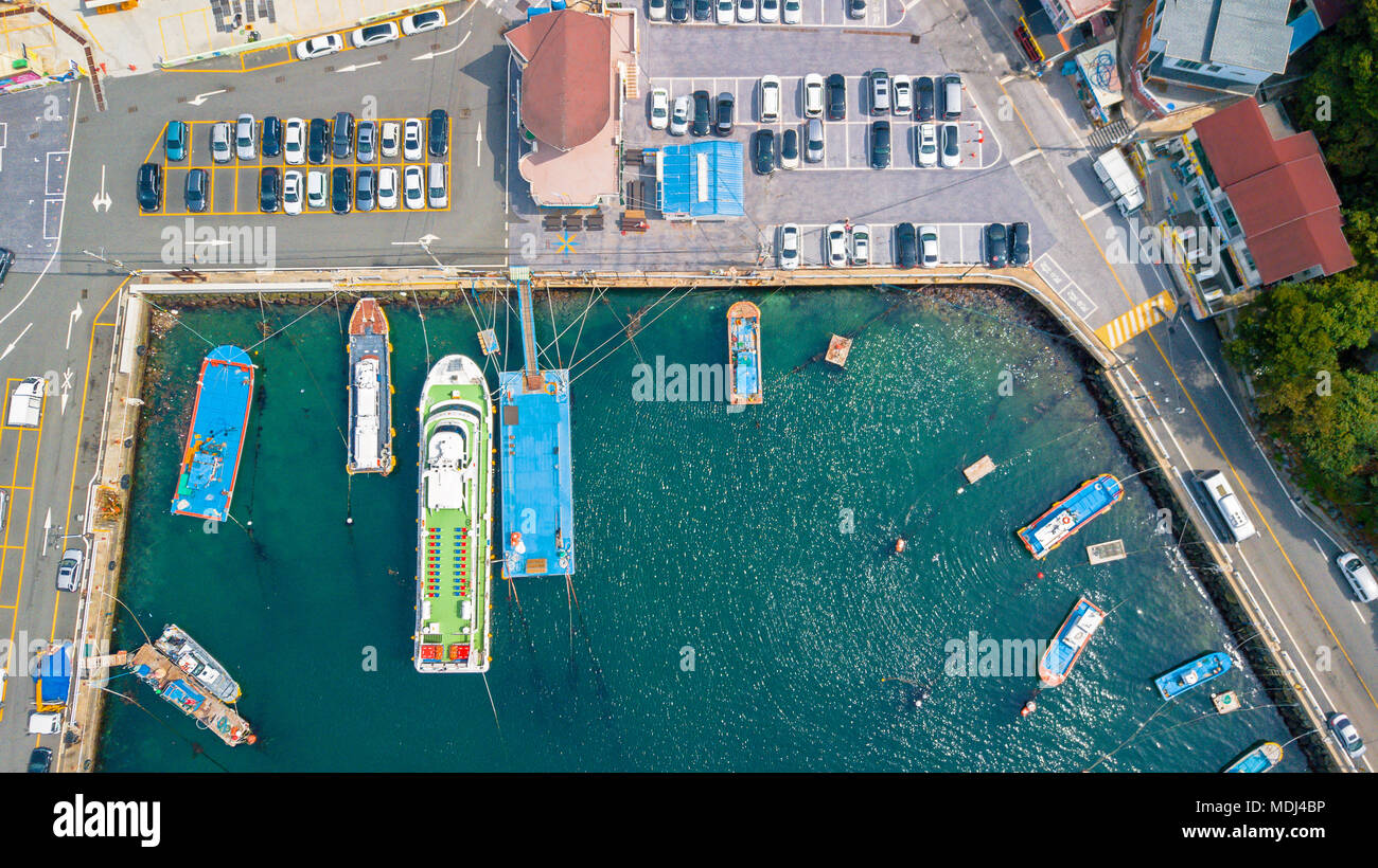 Vue aérienne de Boat Harbour dans l'île de Geoje de la Corée du Sud. Banque D'Images