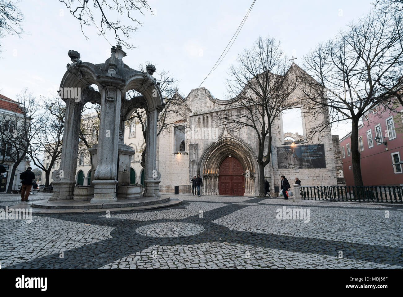 Une vue de Largo do Carmo à Lisbonne, Portugal Banque D'Images