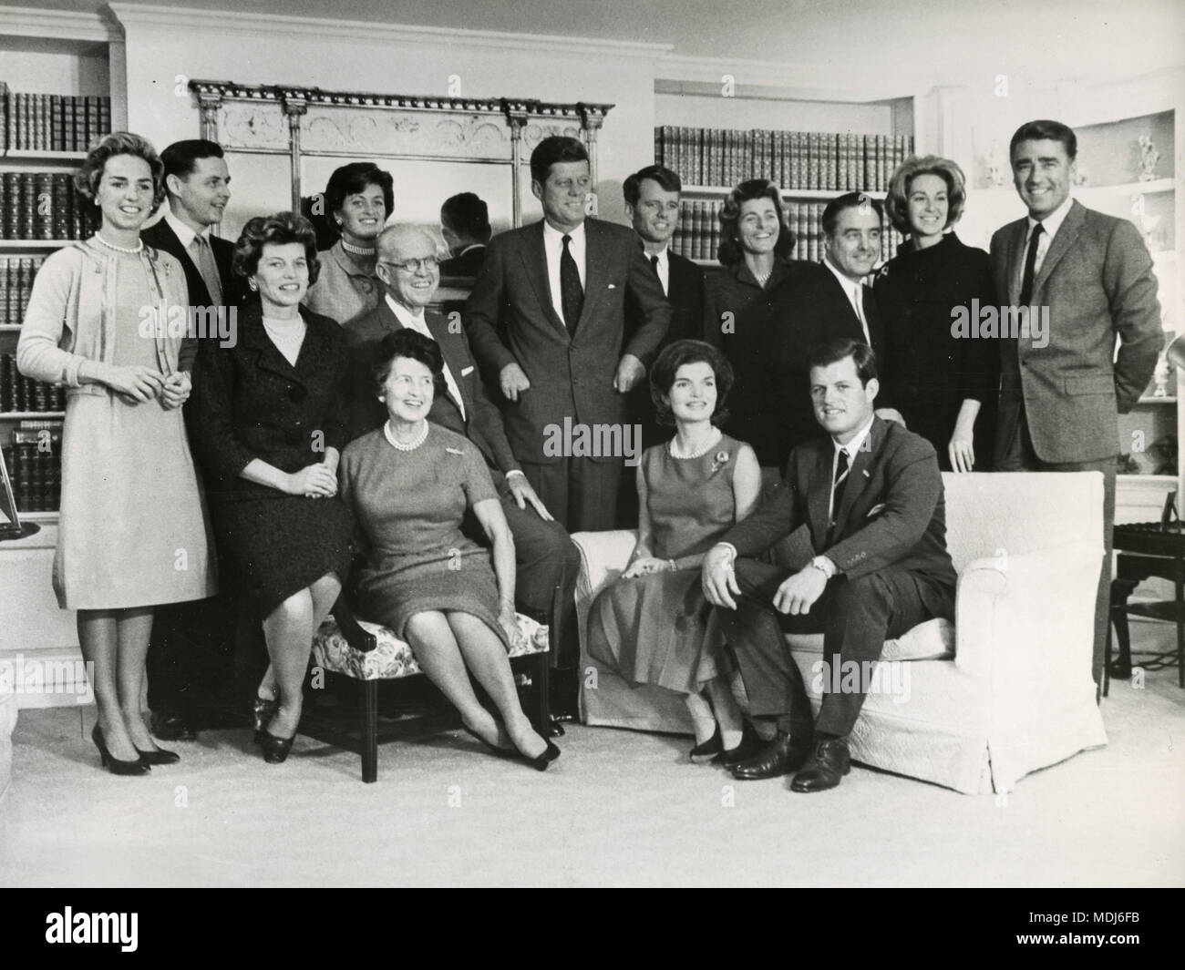 La famille Kennedy : Ethel Skakel Kennedy, Stephen Smith et épouse Jean Kennedy, JFK, Robert Kennedy, Patricia Kennedy Lawford, Sargent Shriver, Joan Bennett Kennedy et Peter Lawford, USA 1961 Banque D'Images