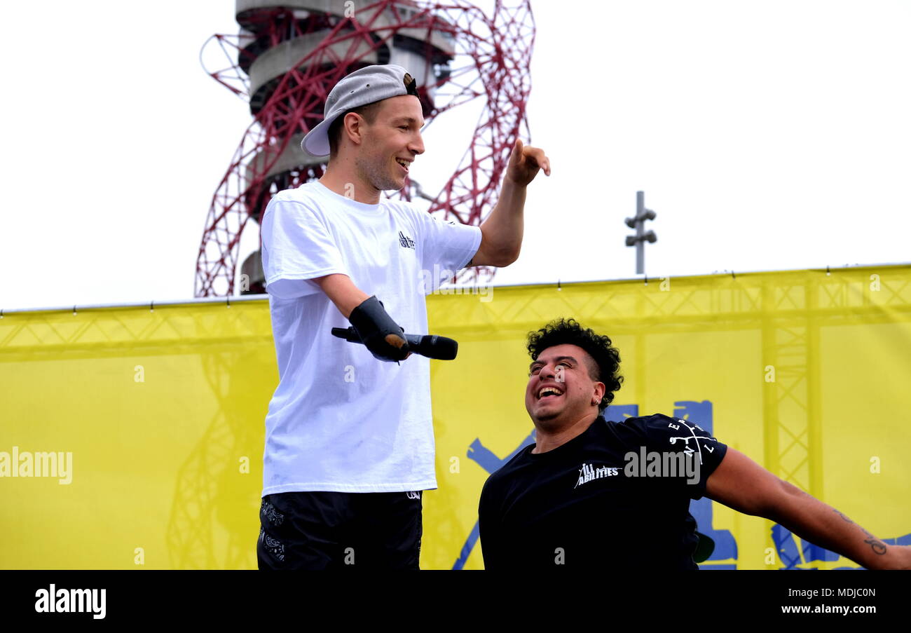 Refaire et Checho mauvais avec des capacités à l'échelle nationale et la liberté journée paralympique Festival at Queen Elizabeth Country Park 2017 Banque D'Images