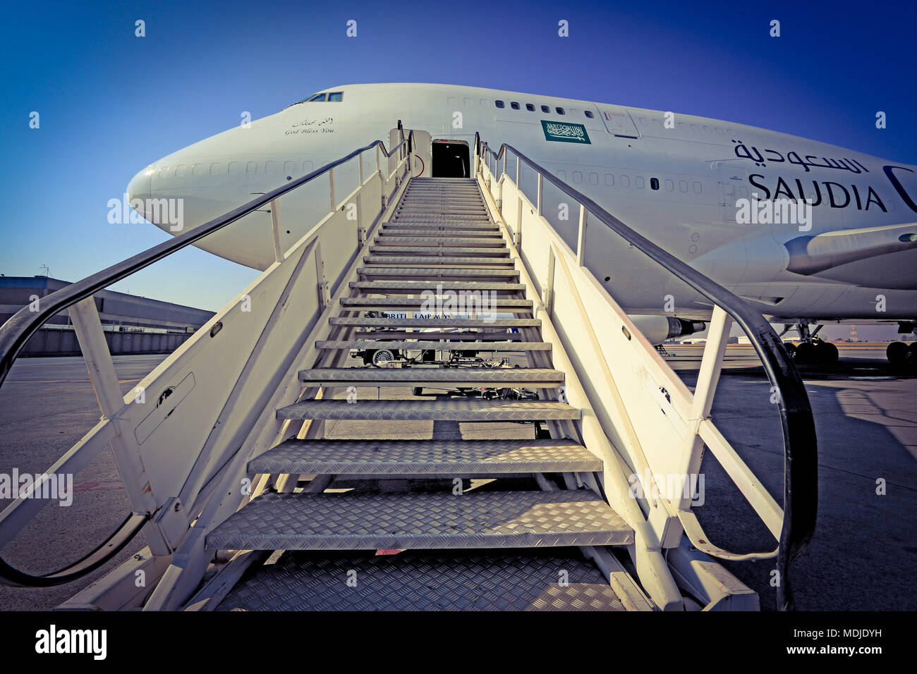 Boeing 747-400 Freighter SF stationné à la rampe de chargement Banque D'Images