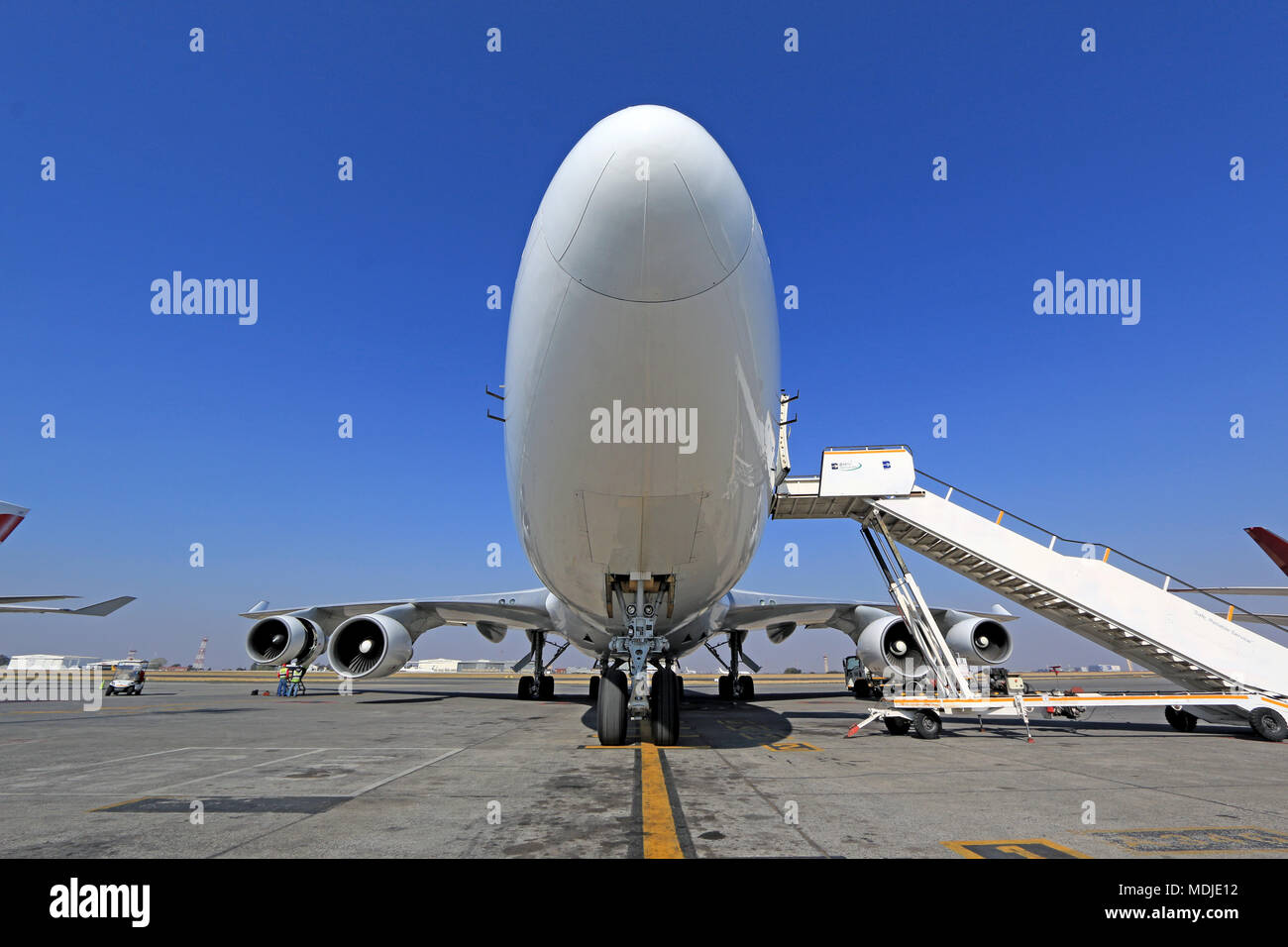 Boeing 747-400 Freighter SF stationné à la rampe de chargement Banque D'Images