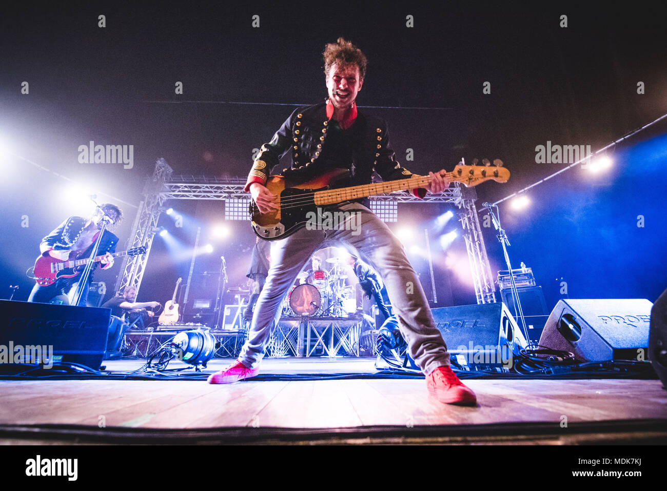 Venaria, Italie, 2018 Le 19 avril : Le groupe de rock italien 'JE Ministri" en live sur la scène du Teatro della Concordia à Venaria, près de Turin, pour leur 'tour' Fidatevi concert. Photo : Alessandro Bosio/Alamy Live News Banque D'Images