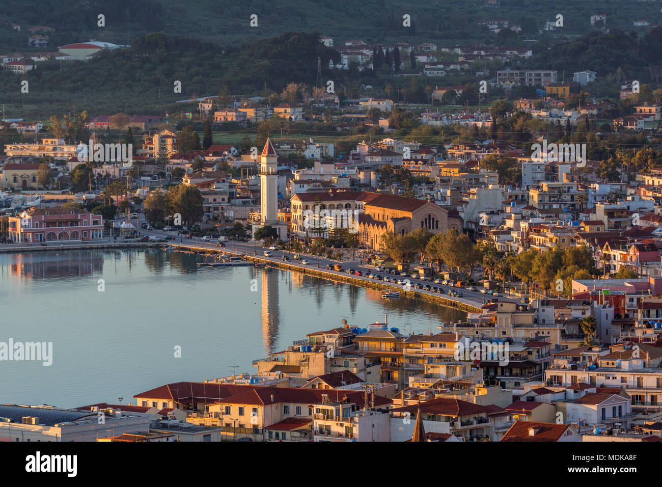 ZAKYNTHOS, GRÈCE - le 04 avril 2018 : vue rapprochée de la partie centrale de la ville, la capitale de l'île de Zakynthos, Grèce Banque D'Images