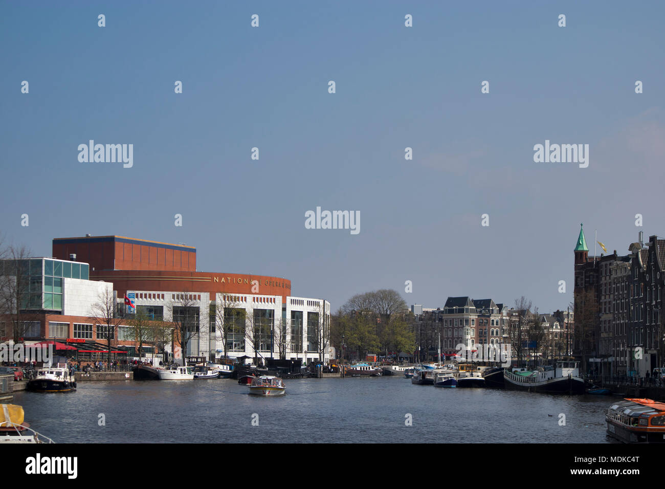 Amsterdam, Pays-Bas - 14 avril 2018 Vue extérieure du Dutch National Ballet de l'Opéra. Le Stopera est complexe, à la fois du logement hôtel de ville d'Amsterdam. Banque D'Images