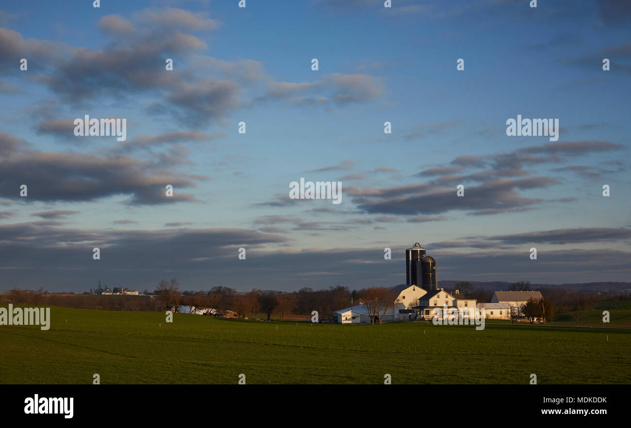 Pays agricole à l'aube, le comté de Lancaster, Pennsylvanie, USA Banque D'Images
