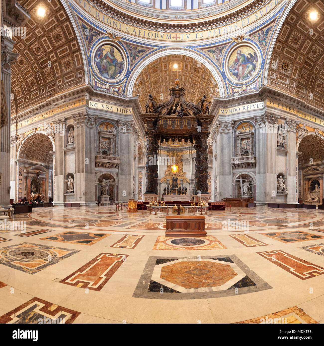 L'intérieur, de la Basilique Saint Pierre, la Basilique di San Pietro, Vatican, Rome, Latium, Italie Banque D'Images