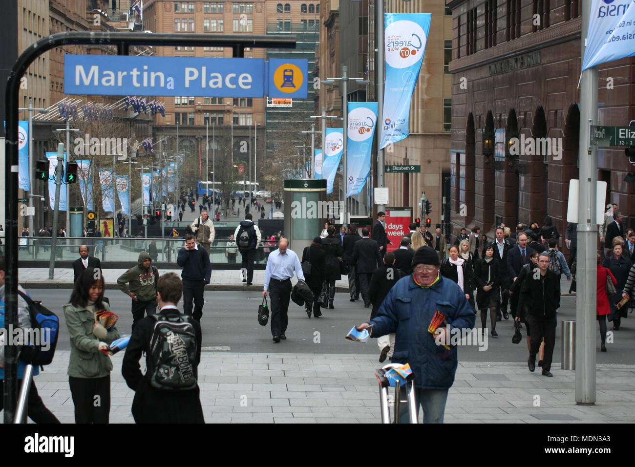 Les employés de bureau, les touristes et visiteurs de la Martin Place Sydney, NSW, Australie Banque D'Images