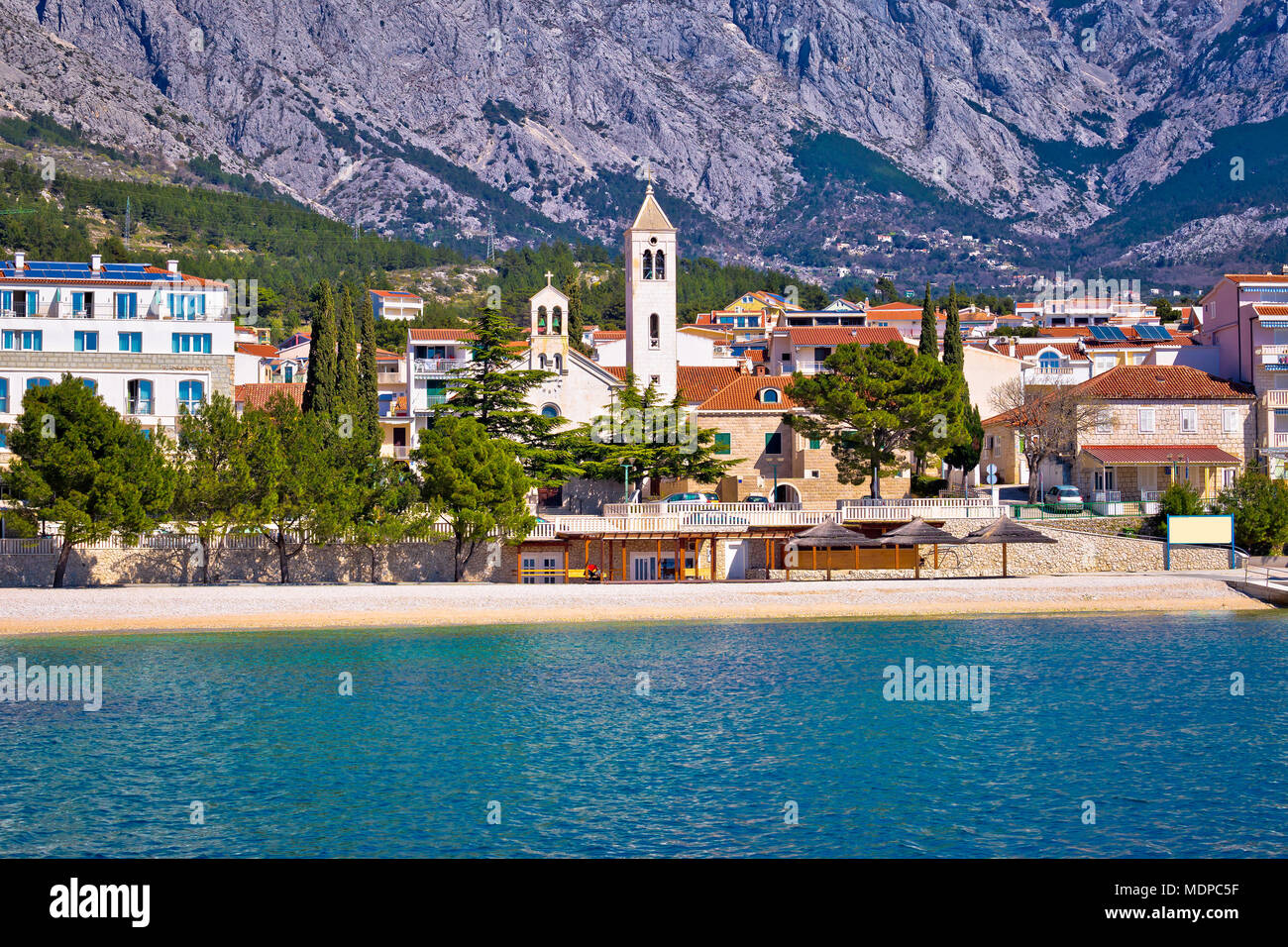 Ville de Baska Voda vue front de mer, la riviera de Makarska en Dalmatie, Croatie Banque D'Images