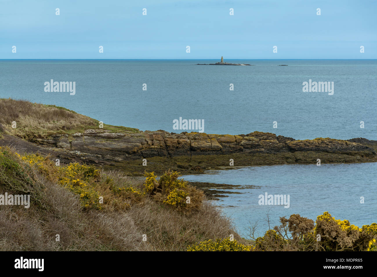 Une vue de l'île de l'Lligwy-Dulas Dulas chemin côtier sur Anglesey Banque D'Images