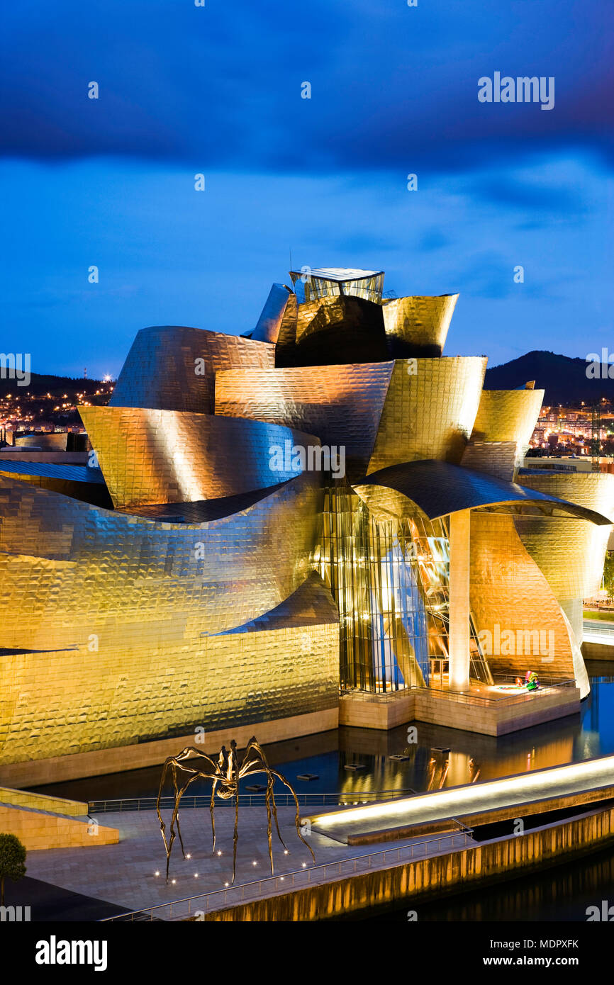 Bilbao, Espagne, Guggenheim Museum at Dusk Banque D'Images