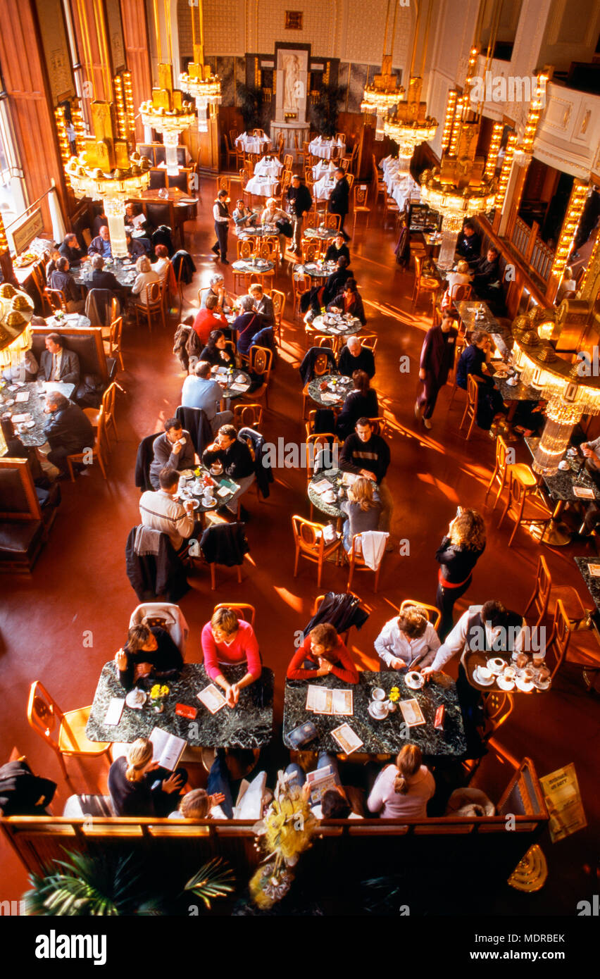 Prague en République tchèque, l'Art Nouveau cafe à Obecni Dum (Maison municipale) Banque D'Images