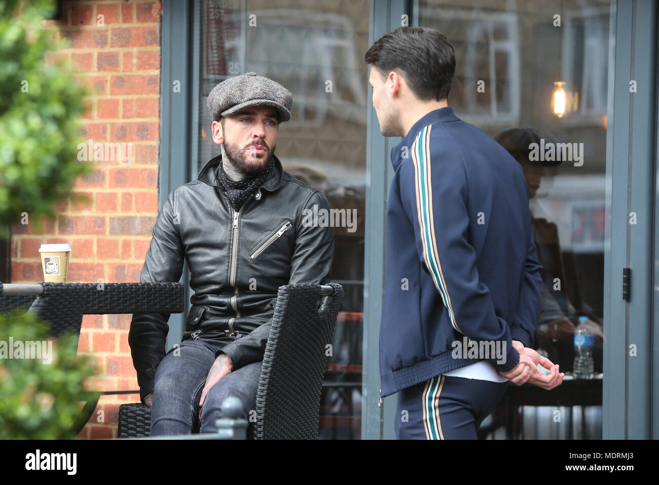 Les acteurs TOWIE film à la norme pub à Loughton, Essex comprend : Pete Wicks, Myles Barnet Où : Loughton, Royaume-Uni Quand : 20 mars 2018 Source : WENN.com Banque D'Images