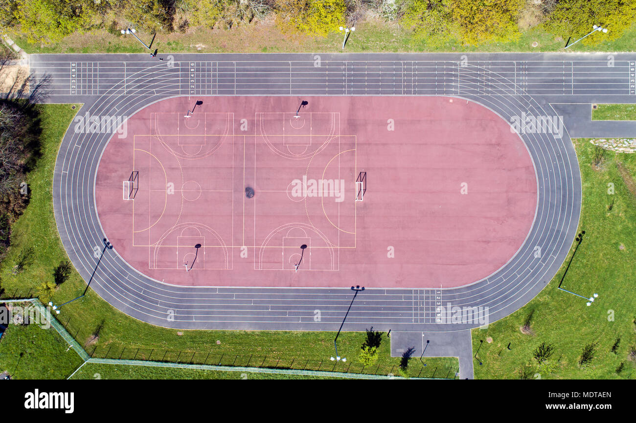 Photographie aérienne d'un stade de l'athlétisme dans la ville de Nantes, France Banque D'Images