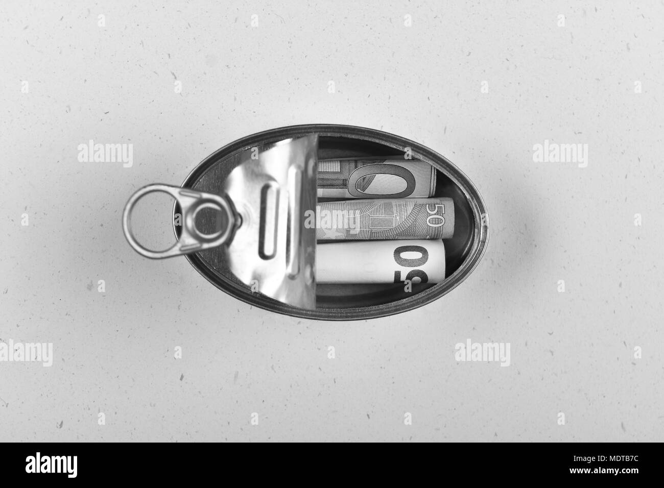 L'argent économisé dans un peut Banque D'Images