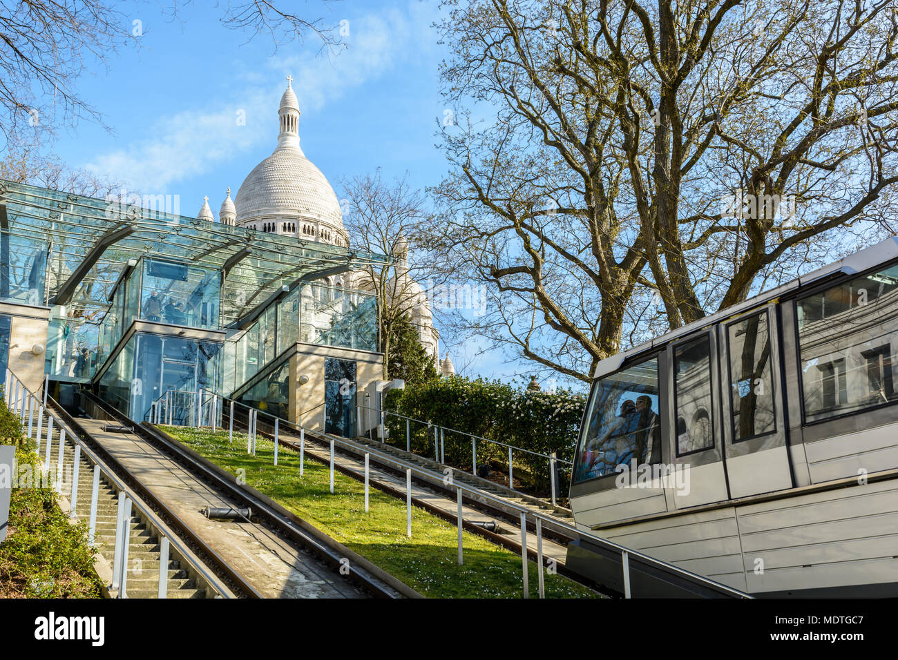 Le funiculaire de Montmartre, il est possible de monter la colline de la basilique du Sacré-Cœur en quelques secondes sans monter les 222 marches des escaliers. Banque D'Images