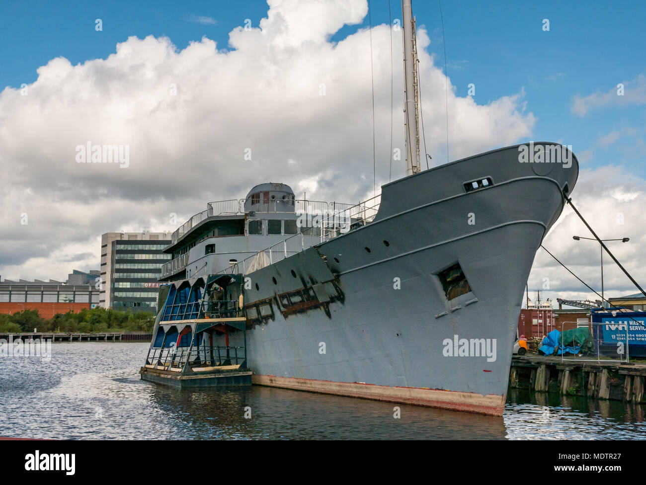 MV Fingal, navire phare tendre en cours de conversion en hôtel flottant de luxe à Leith Docks, Édimbourg, Écosse, Royaume-Uni Banque D'Images