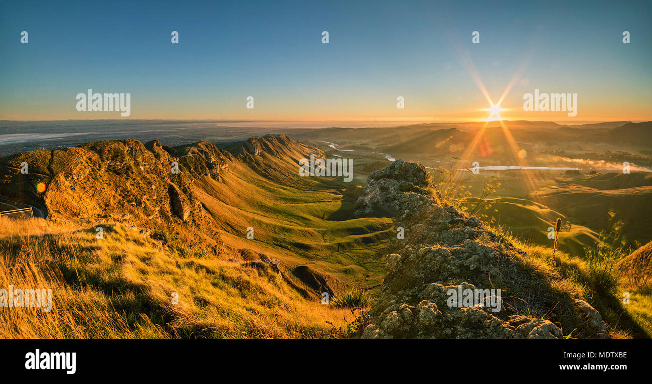 La vue depuis le pic de Te Mata, Napier, Hawkes Bay, New Zealand au lever de l'heure. Banque D'Images