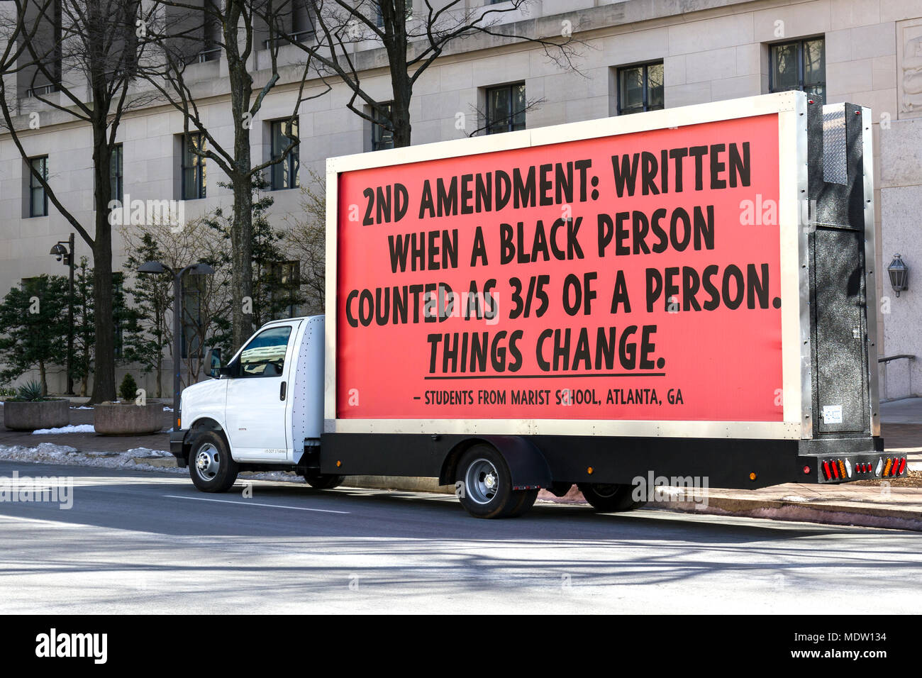 Van Publicité avec la violence armée statistiques concernant le 2e amendement. Pour notre vie mars rassemblement contre la violence par arme à feu le 24 mars 2018 à Washington, DC. Banque D'Images