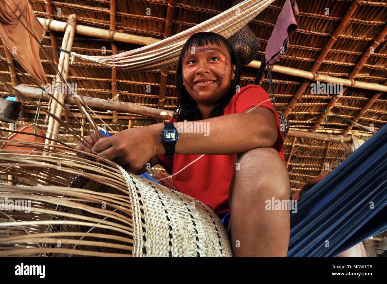 L'Inde de la communauté Yanomami Marari décisions panier en osier Banque D'Images