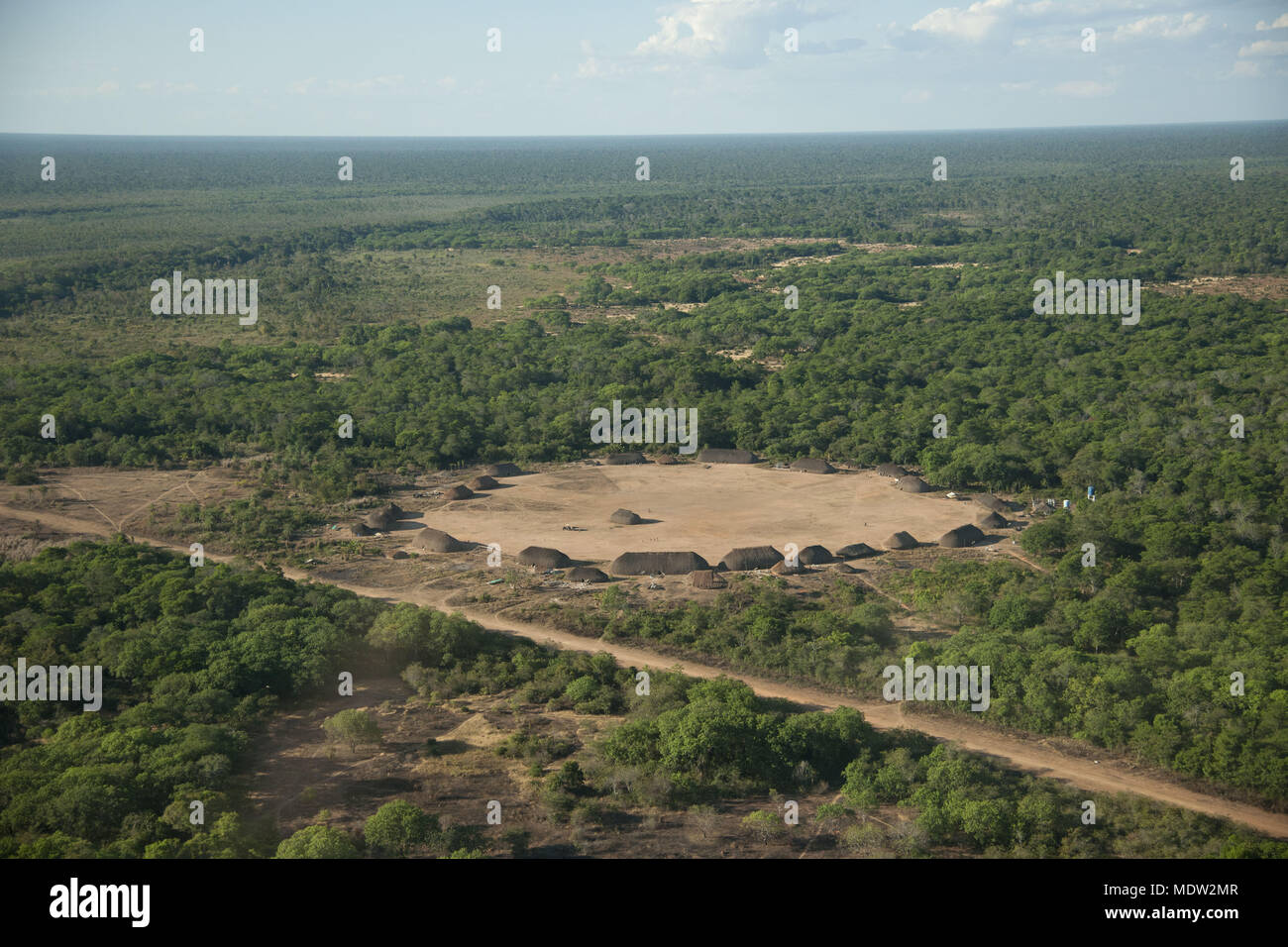 Vue aérienne de l'AIHA village - Kalapalo origine ethnique - le parc indigène du Xingu Banque D'Images