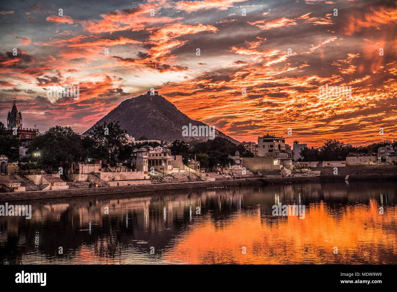Inde Rajasthan Pushkar Vue de ville et le lac Banque D'Images