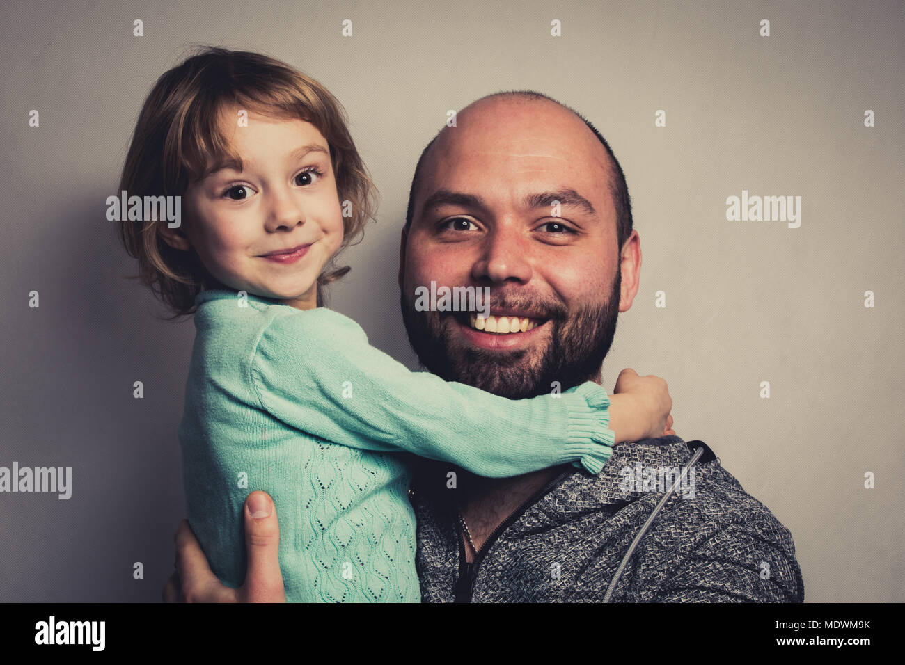Jeune fille avec son père. Banque D'Images