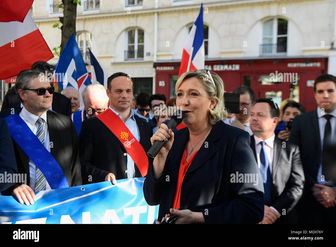 Paris, France, le 20 avril 2018. Le Front national d'organiser un rassemblement contre la politique d'immigration du Président Emmanuel Macron, en face de l'Assemblée nationale, avec un discours de Marine Le Pen Crédit : Avenir Photos/Alamy Live News Banque D'Images